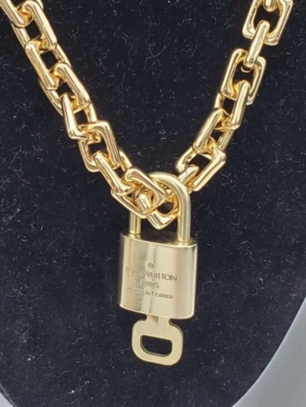 Gold-Plated Necklace with Authentic Louis Vuitton Padlock - Picture 7 of 7